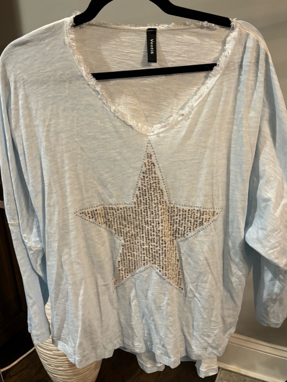 venti6 women’s  Light Blue with Sequined Star V-Neck shirt size large